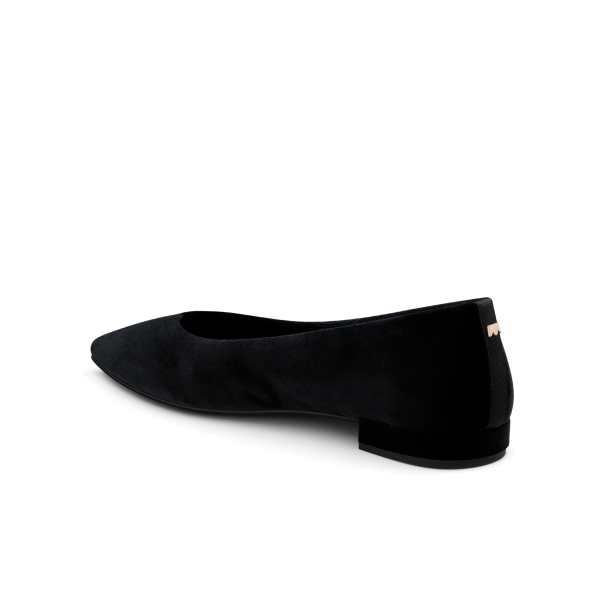 The Goldfinch 15 - Black Velvet