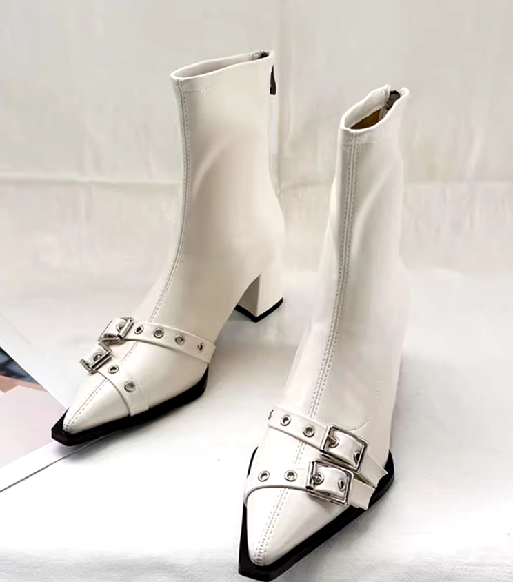 Dinesa Boots