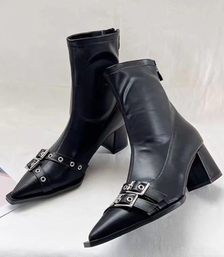 Dinesa Boots